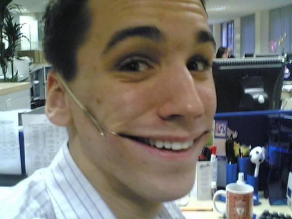 Criza reinventeaza umorul: vezi aici "smulgatorul de zambete"!