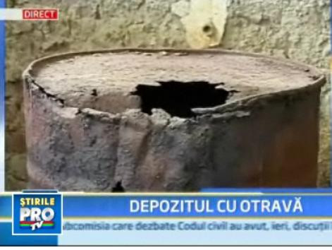Bomba ecologica! 500 kg de cianuri, abandonate langa o facultate!