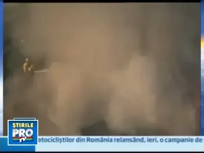 Incendiu spectaculos in inima unui caritier din Londra