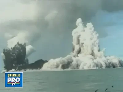 Imagini incredibile! Vezi aici eruptia unui vulcan marin