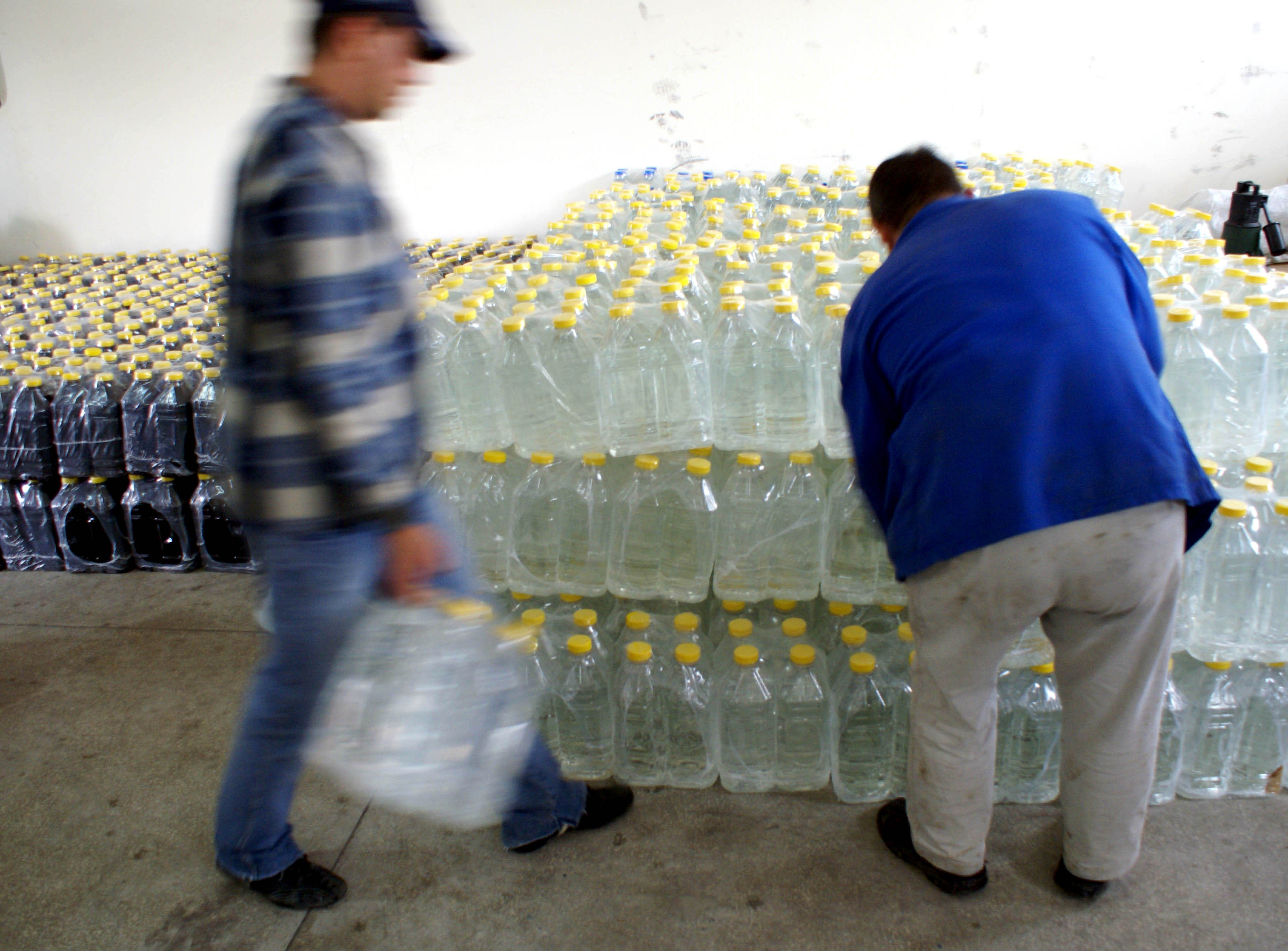 Sofer prins cu 500 de litri de alcool la bord!