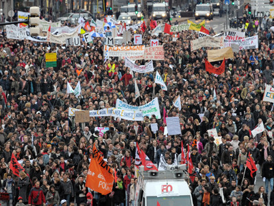 La Paris a venit primavara si odata cu ea, luptele de strada