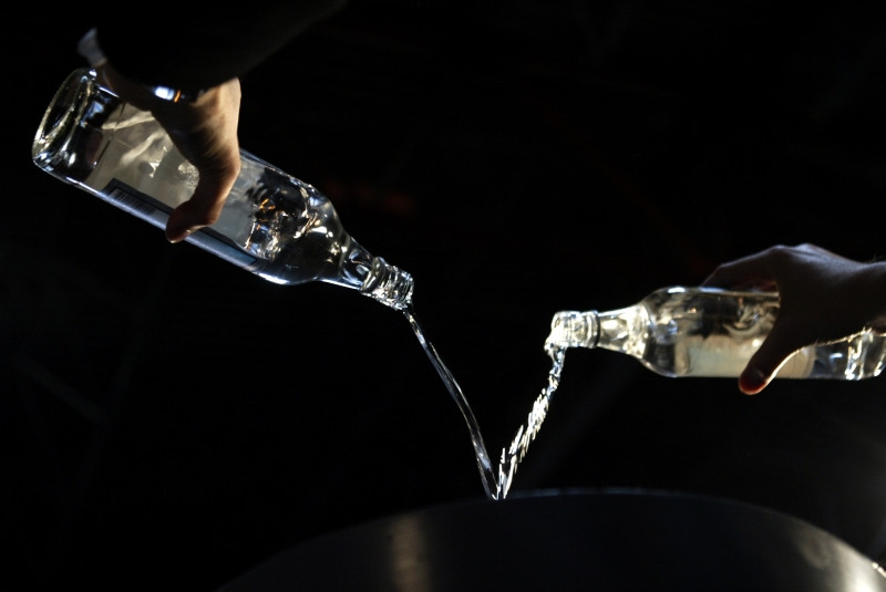 Socant! La doar 7 ani a ajuns in coma alcoolica la spital