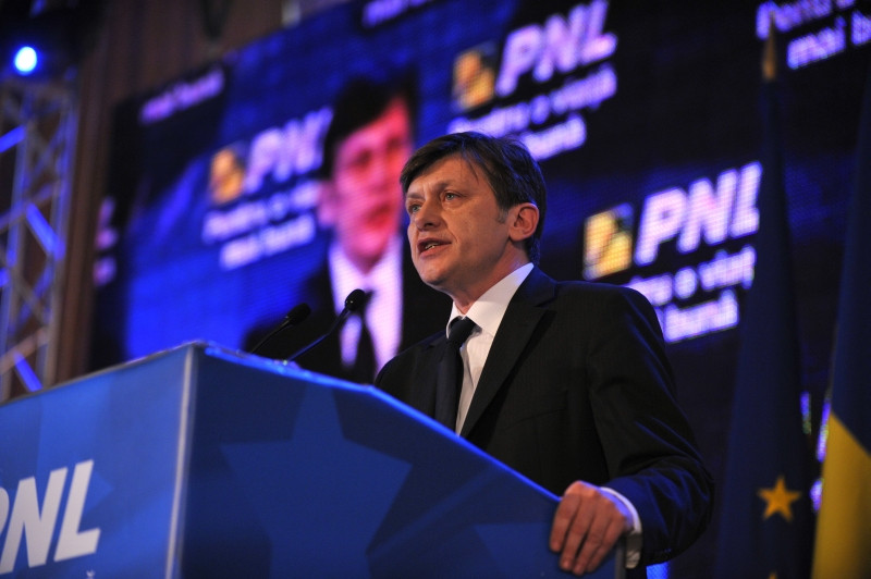 Crin Antonescu, candidat oficial al PNL la presedintia Romaniei