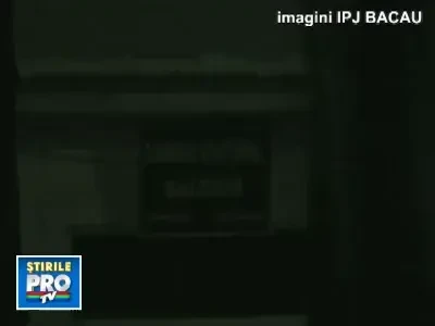 Hoti prinsi la furat! Vezi aici filmul complet al flagrantului de la Bacau!