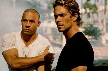 Curse ilegale de masini si femei frumoase! S-a lansat "Fast & Furious 4"