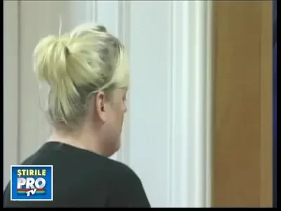 A murit dupa ce sotia l-a impiedicat de 43 de ori sa iasa din piscina