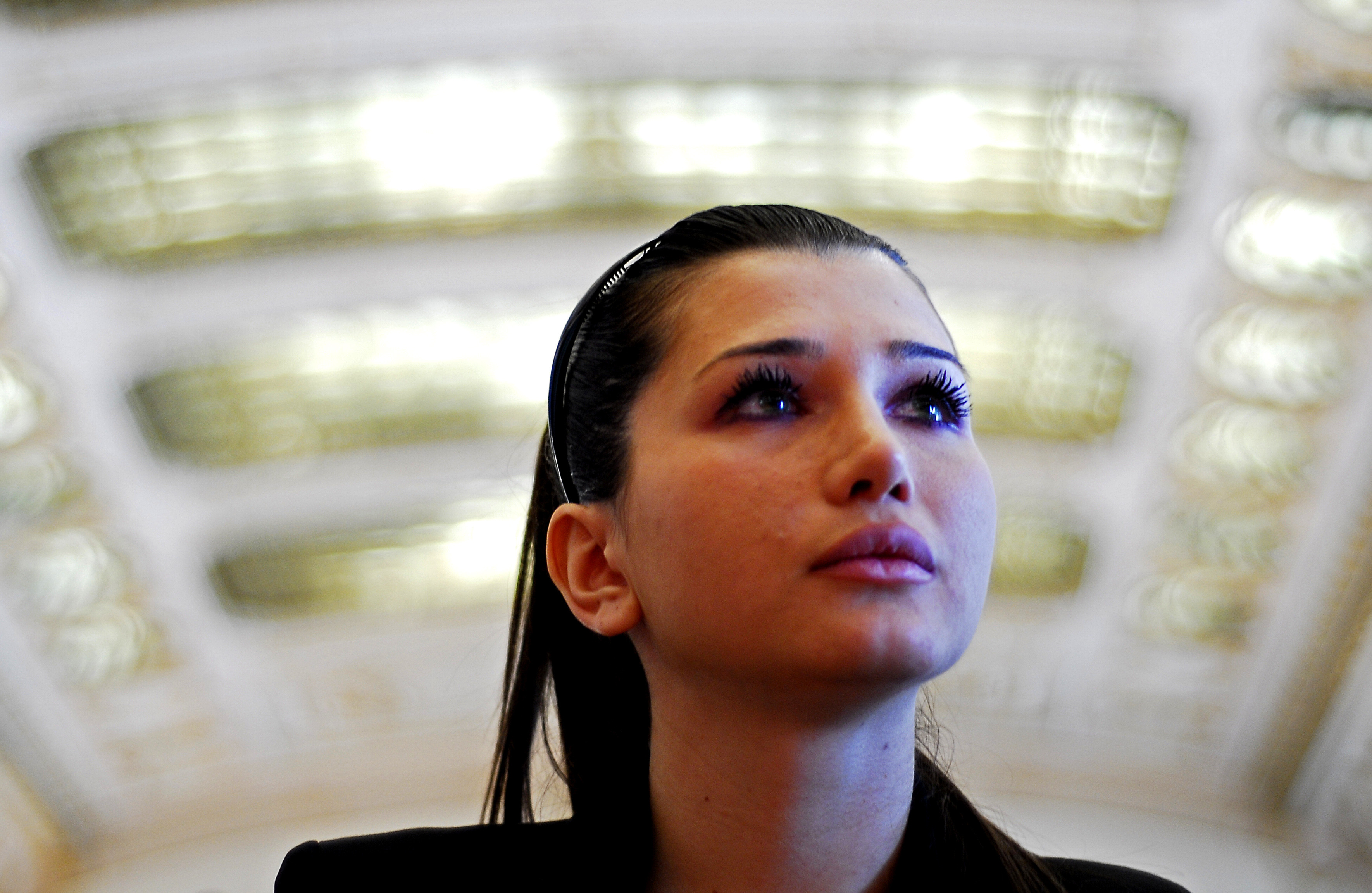 Fostul o vrea pe Elena Basescu parlamentar. I-a dat semnatura!