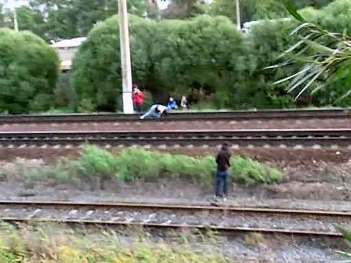 Decapitata de tren pe un pod de cale ferata! Avea 14 ani!