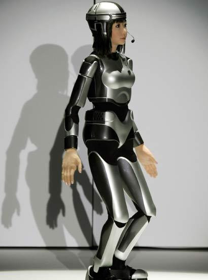 De senzatie! Primul supermanechin-robot!