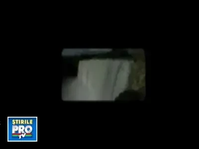 SPECTACULOS! Salt de peste 40 de metri in cascada