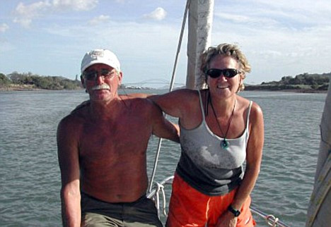 IMAGINI CUTREMURATOARE: A trebuit sa calc prin sangele sotului meu