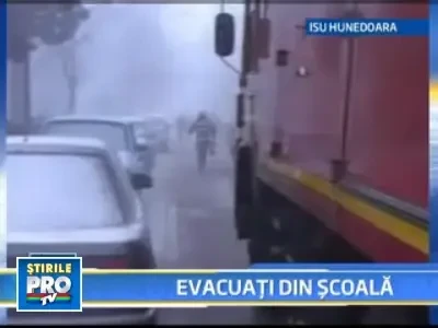 O scoala din Deva, adevarata bomba! Incendiu izbucnit de la panoul electric