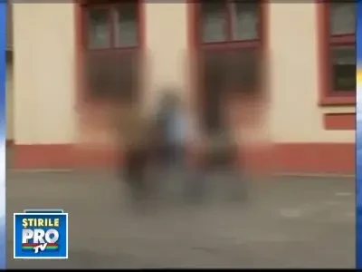 Zece elevi au vrut sa scape de o lucrare, dar s-au intoxicat cu formol!