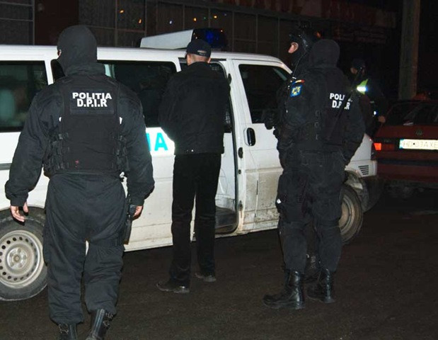 Retea de traficanti de droguri anihilata de politistii galateni!