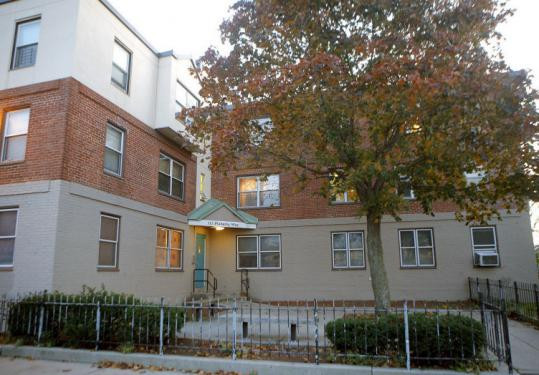 Rasuflam usurati: matusa lui Obama ramane in SUA pana in 2010