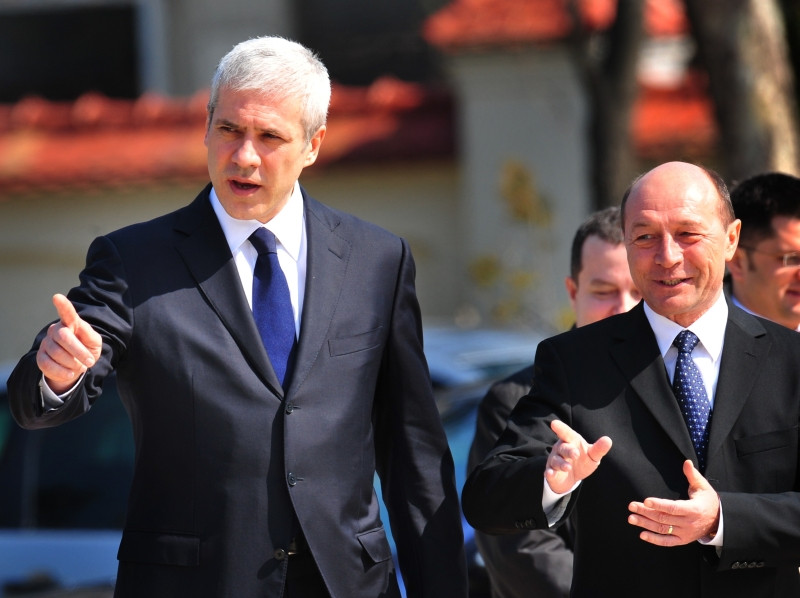 Basescu si Tadic, intai la muzeu, apoi la meci!