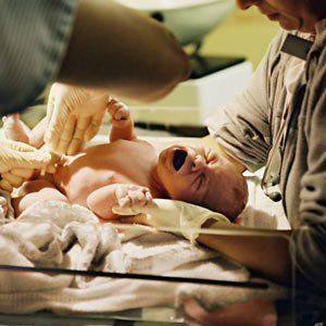 Nou-nascut cu 4,5 grame la mie alcool in sange, in Polonia. Mama risca 5 ani de inchisoare