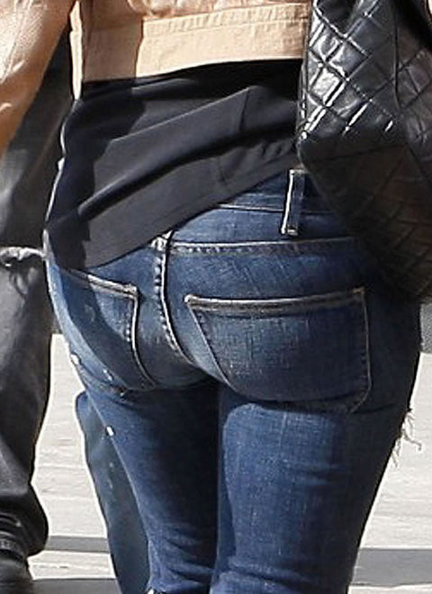 S-a dus sa-si faca un posterior ca-n reviste la un doctor fals. N-o sa crezi ce i-a injectat