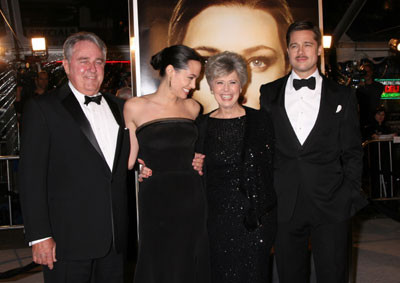 Angelina Jolie si Brad Pitt se retrag de la Hollywood. Vezi in ce tara