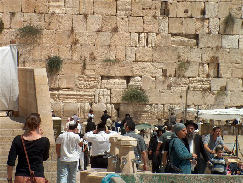 Peste 500 de milioane de dolari, gasiti intr-un plic, in Zidul Plangerii din Ierusalim