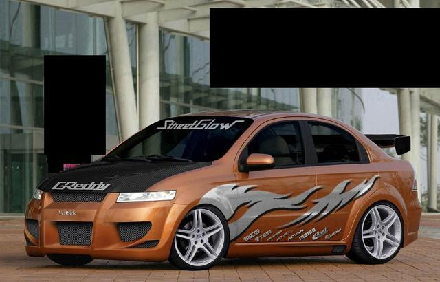 Demonstratii de talent si forta la expozitia de masini tunate