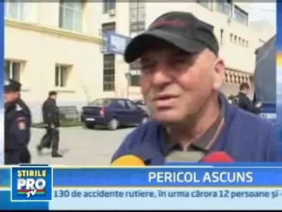 Au dat cu lopata in... bomba! Proiectil, descoperit intr-un sant din Galati