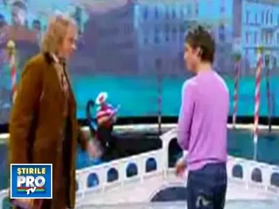 NUUUSOCANT! L-au calcat 14 masini, dar a continuat sa cante!