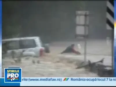 Rupere de nori deasupra Australiei. Coasta de est sub ape