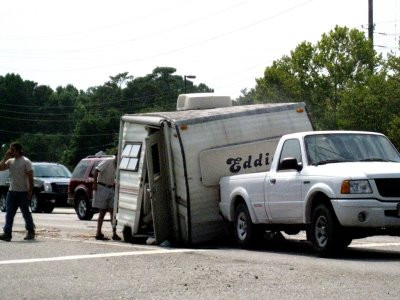 Cursa mortii! A pierdut controlul trailerului si a omorat doi oameni!