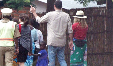 S-au razgandit! Madonna nu poate adopta fetita din Malawi!