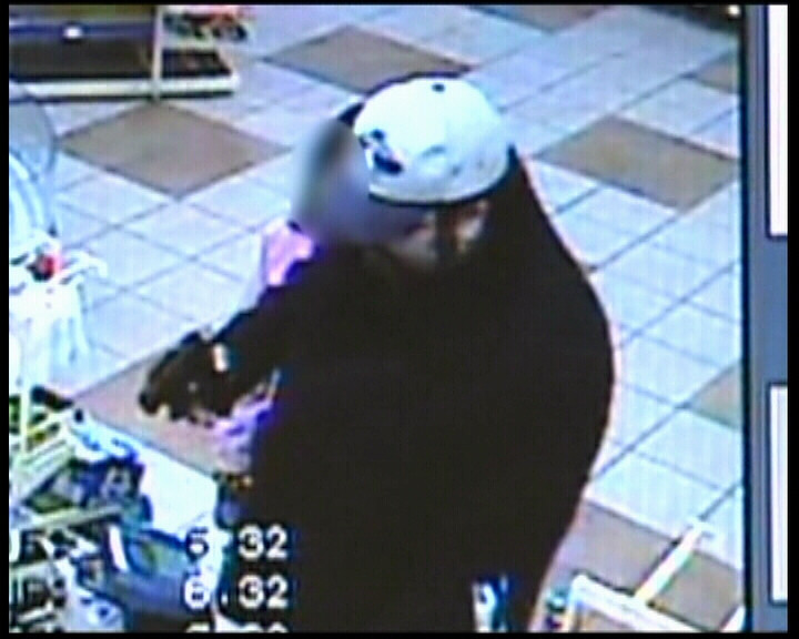 O noua moda printre jefuitorii de magazine: iei banii, dar si clientele!