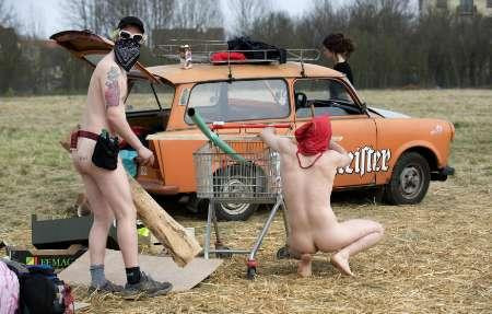 Lupta impotriva NATO cu... fundurile goale!