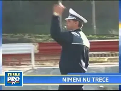 Zice ca a castigat terenul de sub pod, asa ca a blocat intrarea in Brasov