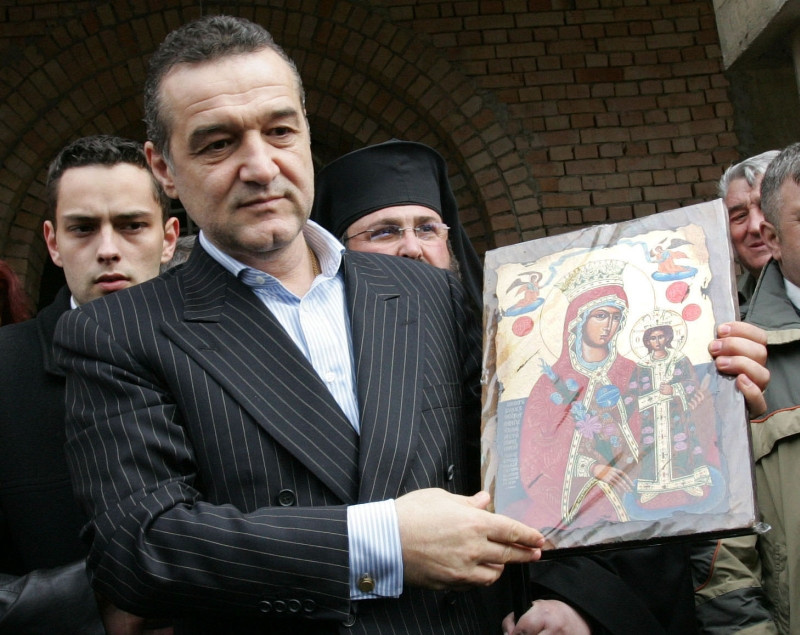 Becali: Nu vreau sa lucrez cu homosexuali. Fac 100 de discriminari