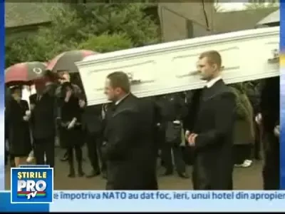 Mii de oameni au asistat la funeraliile lui Jade Goody