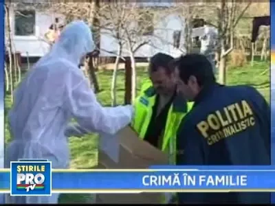 Si-a lovit mortal fiul cu o cazma si apoi l-au apucat remuscarile!