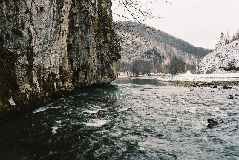 Norocul a fost cu ei. Patru copii prinsi de vartej in apele Crisului Repede, salvati de pompieri