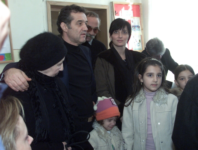 Sotia si fetele lui Becali nu au mai iesit din casa, de la arestarea lui!