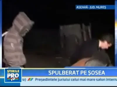 Copil de 12 ani spulberat de o masina in timp ce se plimba cu bicicleta!