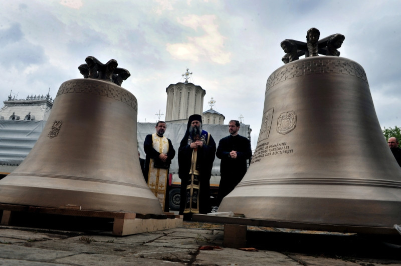 Patru clopote noi ii vor chema la Mitropolie pe credinciosii din Targoviste