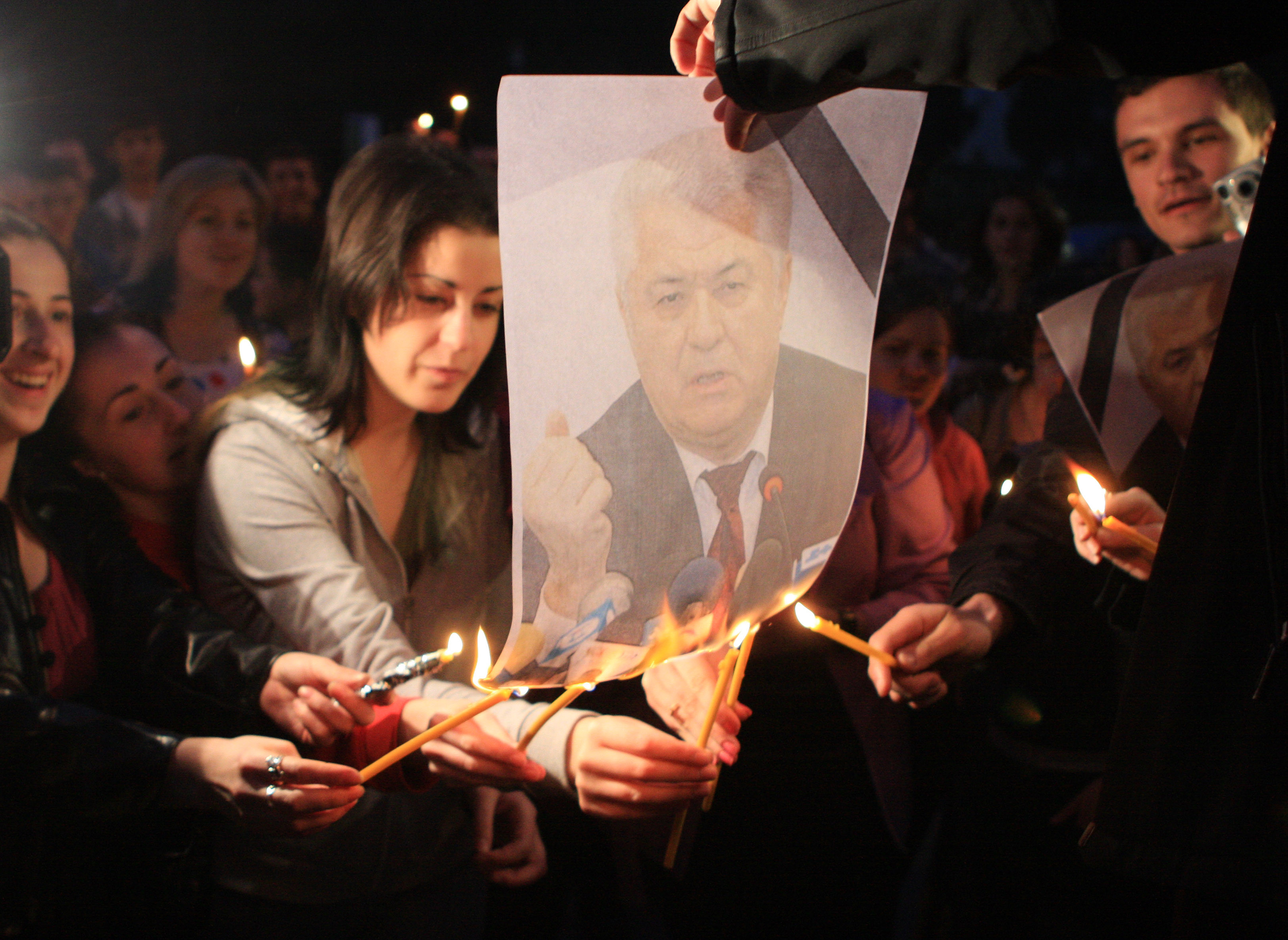 Toate intrarile in Chisinau sunt blocate de barierele politiei