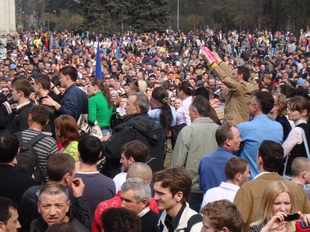 Miting de solidaritate cu cei din Chisinau in Piata Universitatii!
