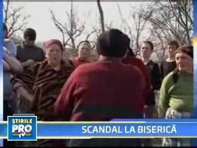 Scandal in parohie: preotul vrea sa darame biserica, enoriasii se opun!