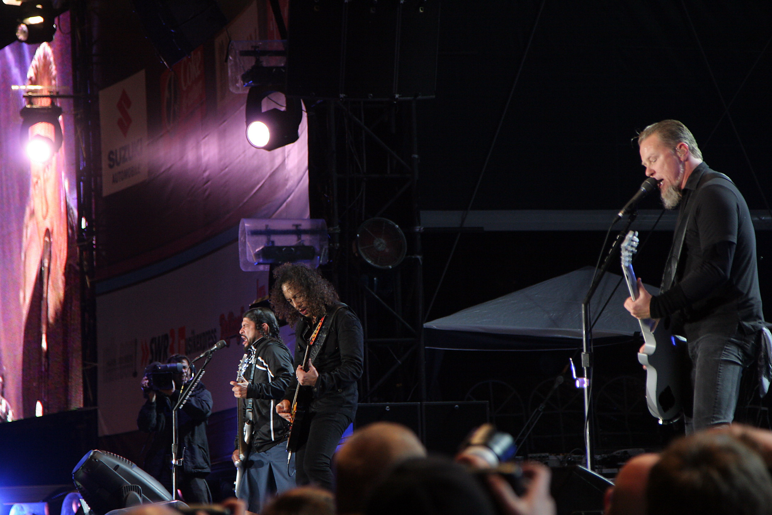 Lupte de strada la un concert Metallica din Bogota