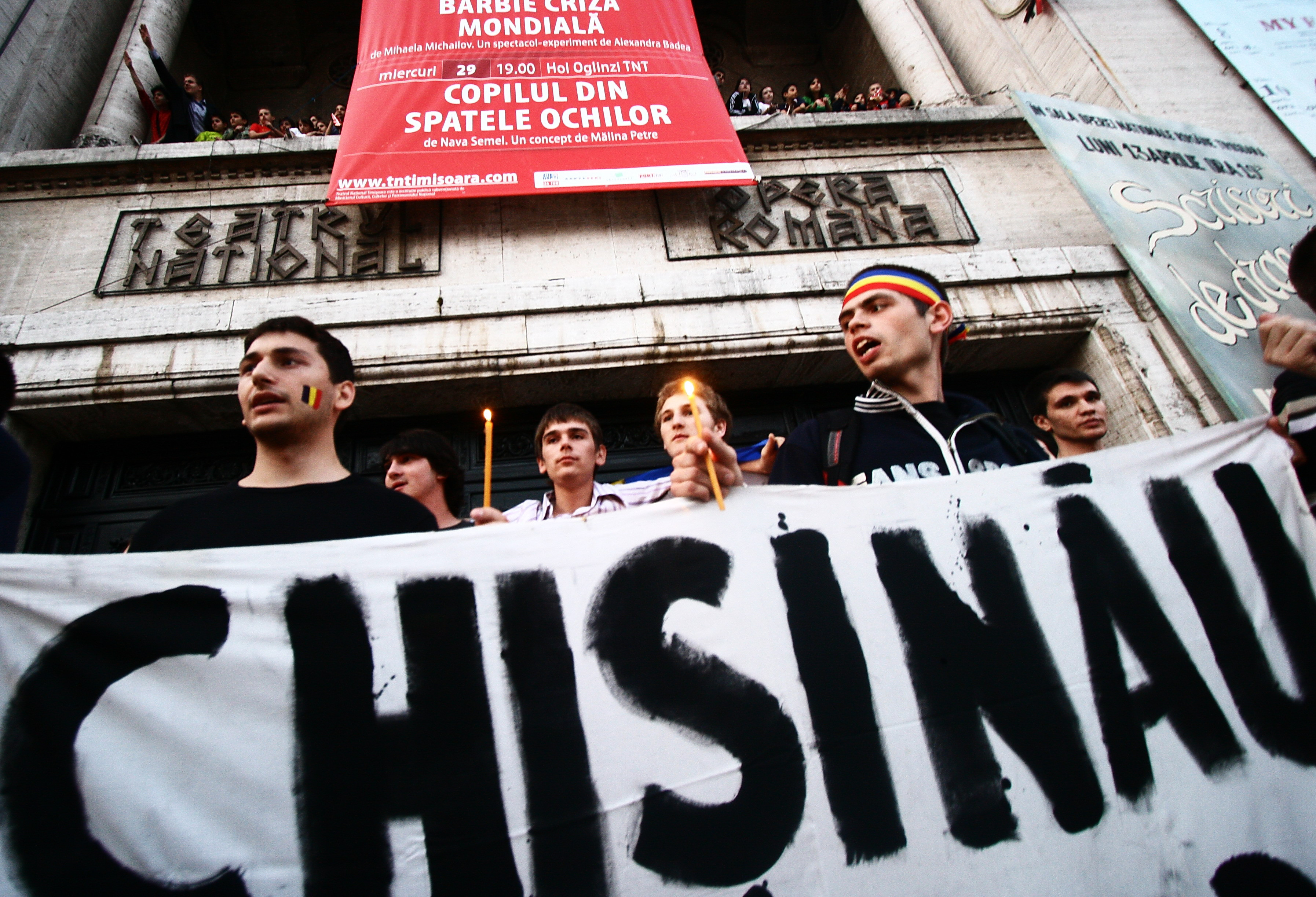 Victimele protestelor de la Chisinau, comemorate in orasele universitare
