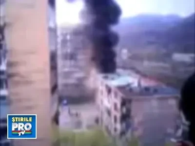 Incendiu in Lupeni! Trei garaje au luat foc