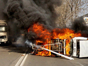 A ars de viu, blocat in masina pe care o conducea!