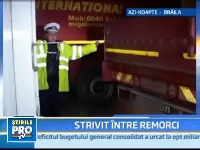 A murit strivit intre doua TIR-uri printre care a incercat sa se strecoare