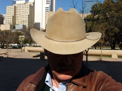 Jos palaria in fata celor trei cowboy de Pantelimon!